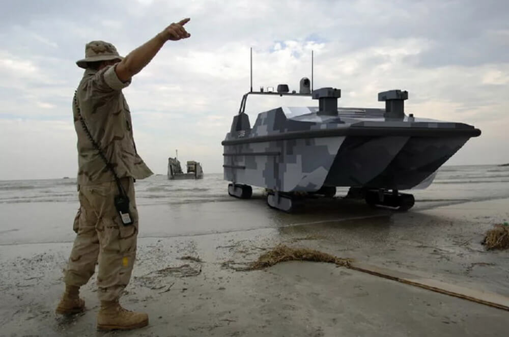Китай провел испытания первого в мире беспилотного десантного катера-амфибии.. Фото.