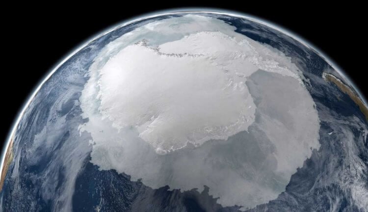Ученые раскрыли секрет загадочной дыры в Антарктиде. Фото.
