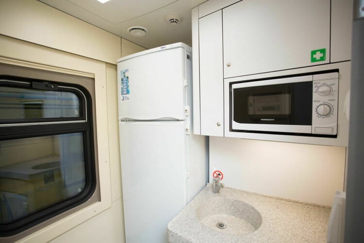 #фото | РЖД показал новые вагоны-купе с душем, сейфами и кухней. Фото.