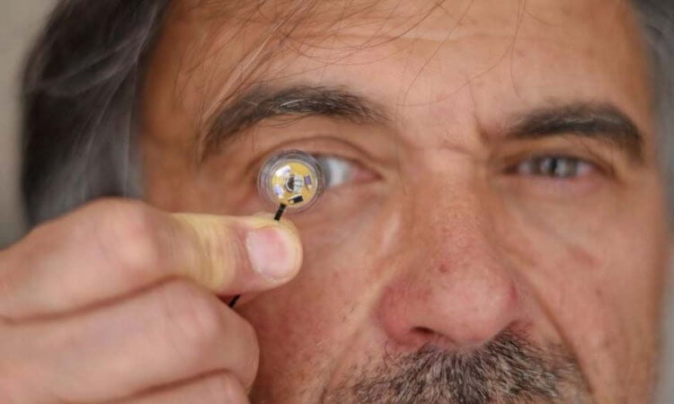 Французские инженеры создали умные контактные линзы со множеством функций. Фото.