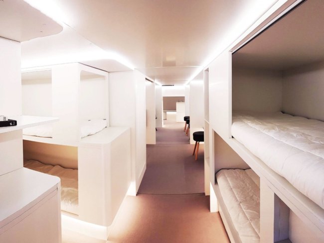 Airbus разработал систему размещения пассажиров самолетов в багажном отсеке. Фото.