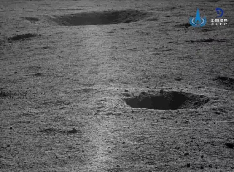 Китайский луноход миссии «Чанъэ-4» прислал новые снимки поверхности Луны. Фото.