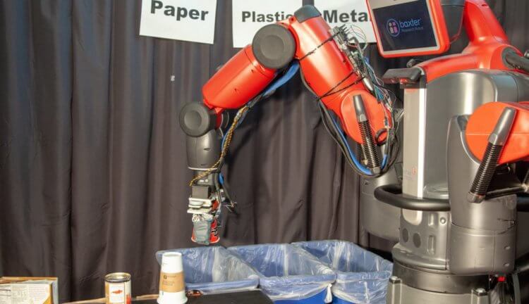 #видео | Робот-утилизатор распознает бумагу, пластик и металлы на ощупь. Фото.