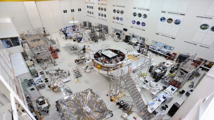 Новый марсоход NASA «Марс-2020» собран и проходит активную фазу тестирования. Фото.