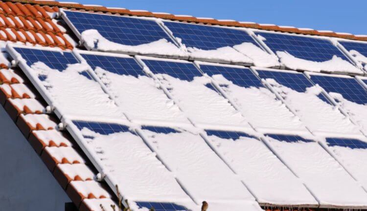 Солнечные батареи смогут вырабатывать электричество, используя снег. Фото.