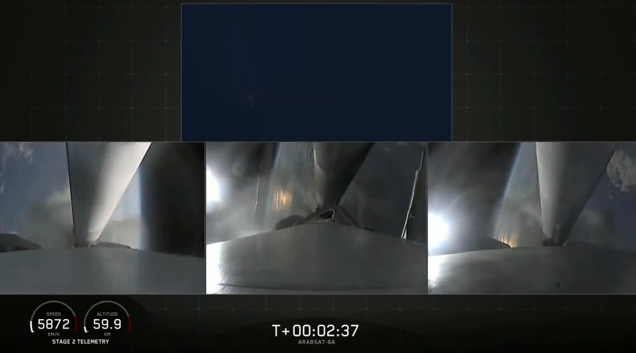 SpaceX провела первый успешный коммерческий запуск сверхтяжелой ракеты Falcon Heavy. SpaceX провела первый успешный коммерческий запуск сверхтяжелой ракеты Falcon Heavy. Фото.