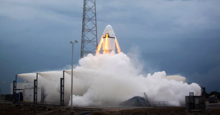 SpaceX не хочет признавать взрыв своего космического аппарата. Почему? Фото.