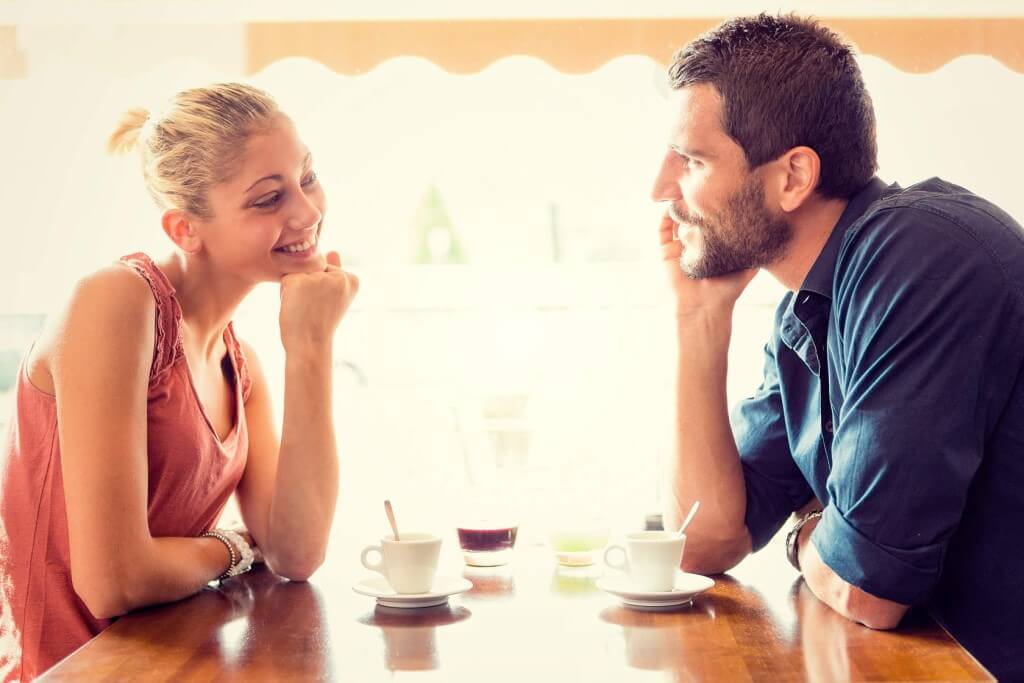 Почему мы не можем предсказать в кого влюбимся? У науки есть ответ.. Искра.. Фото.