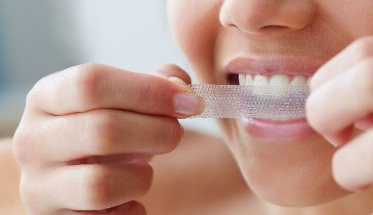 Средства для отбеливания зубов могут быть более опасными, чем считалось ранее. Фото.