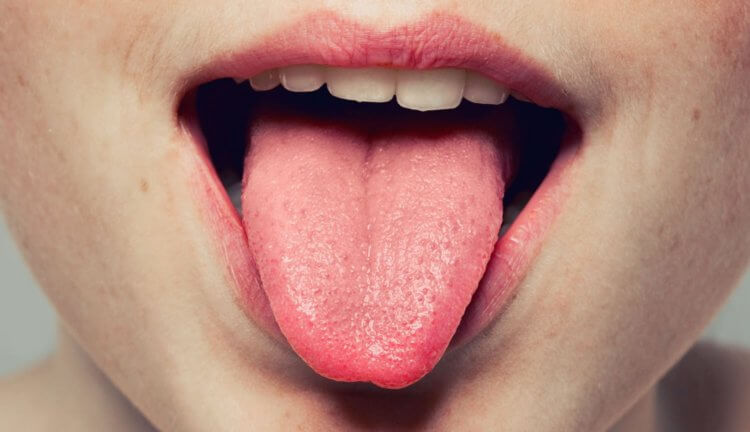 Человек может чувствовать запахи своим языком. Фото.