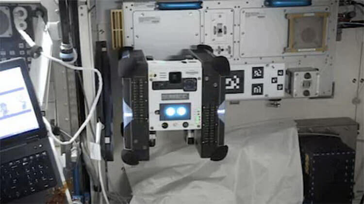 На МКС завершились первые испытания «роботов-пчел». Фото.