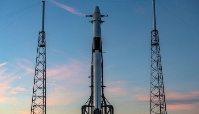 SpaceX перенесла одновременный запуск 60 спутников. Фото.