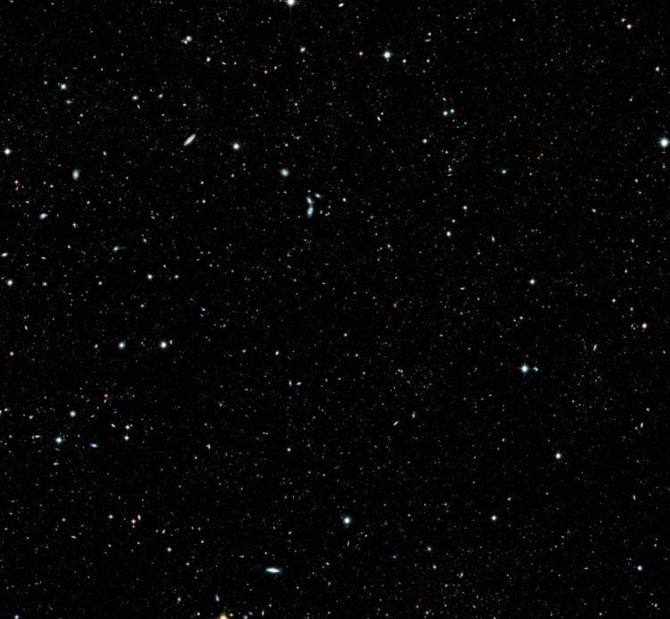 Телескоп «Хаббл» показал 265 000 галактик на одном снимке. Каждую можно рассмотреть в деталях. Фото.