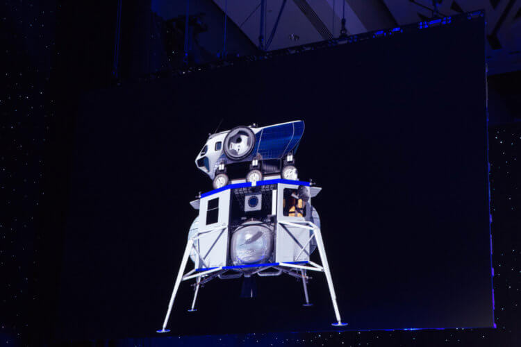Blue Origin летит на Луну: Джефф Безос представил прототип посадочного модуля. Фото.
