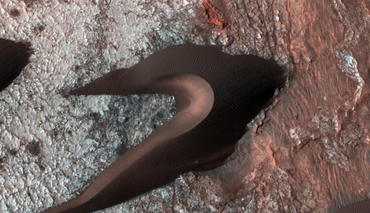 Еще одно отличие Марса от Земли — образование песчаных холмов происходит с разной скоростью. Фото.