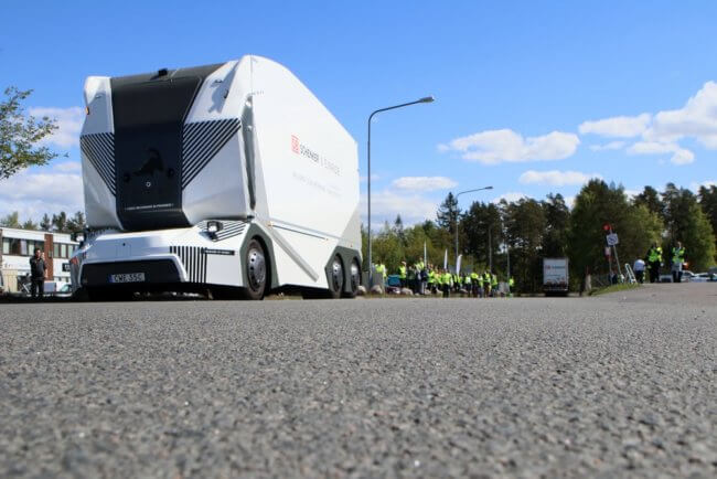 В Швеции началась коммерческая эксплуатация полностью автономного электрического грузовика. Фото.