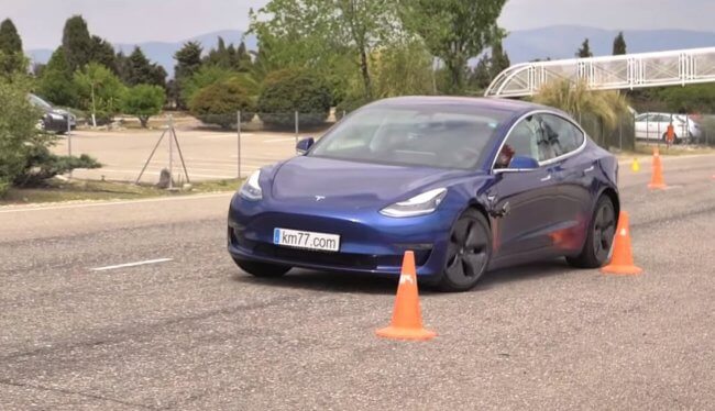 #видео | Автомобиль Tesla Model 3 прошел «лосиный тест» лучше других моделей. Фото.