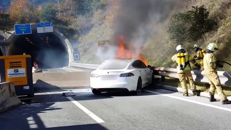 Tesla нашла, как решить проблему возгорания Model S и Model X. Фото.