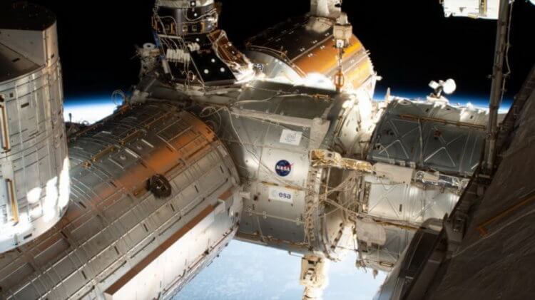 NASA рассказало, сколько будет стоить день пребывания на МКС для частных лиц. Фото.