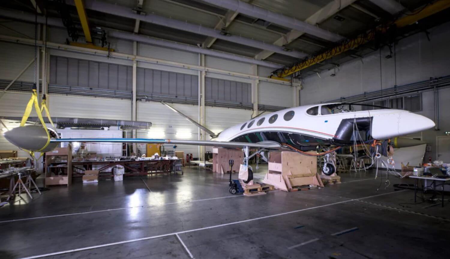 Создан самый большой в мире электрический самолет для пассажиров. Фото.