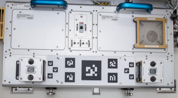 #видео | На борту МКС прошли первые летные испытания робота-пчелы «Bumble». Технические особенности роботов проекта Astrobee. Фото.