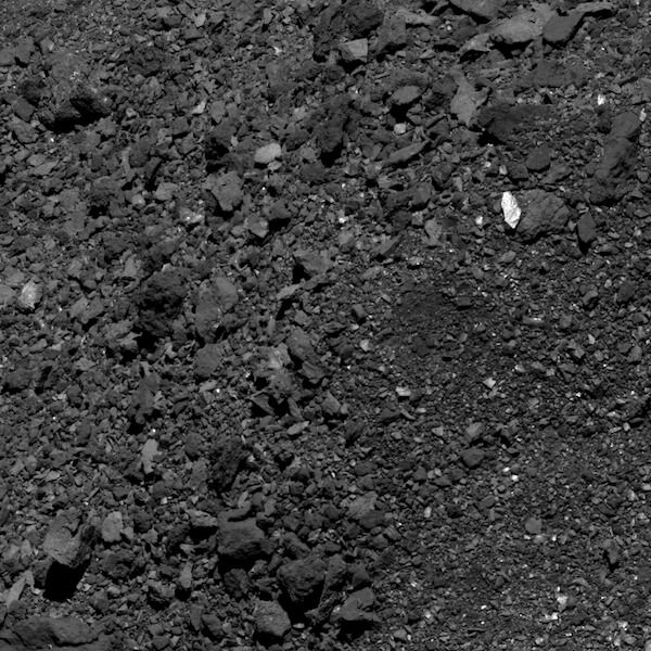 #фото | OSIRIS-REx показал кратеры астероида Бенну с идеальными образцами грунта