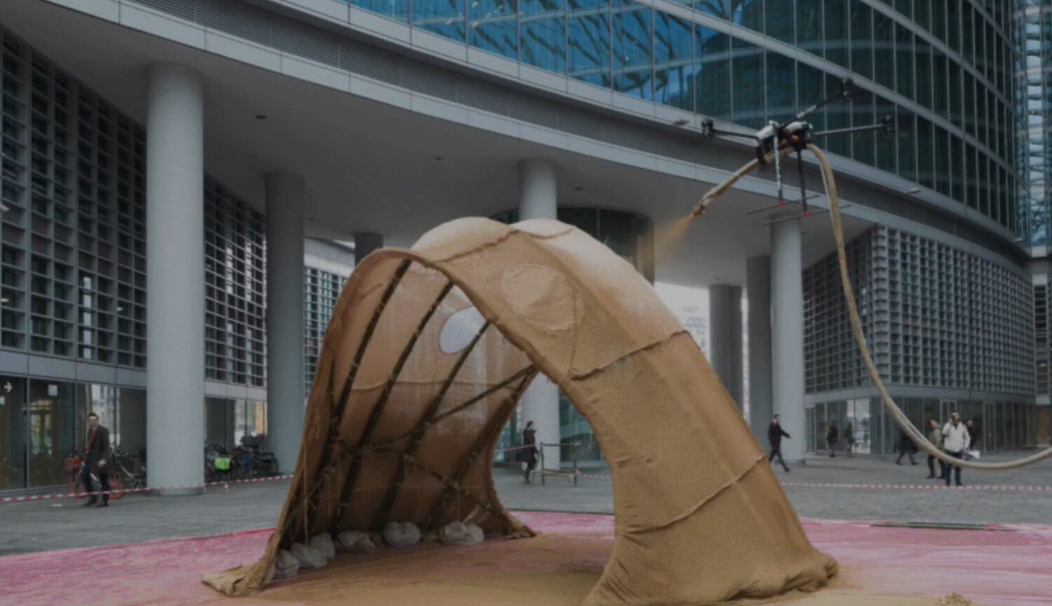 #видео | Квадрокоптеры можно использовать для строительства убежищ в местах катастроф. Фото.