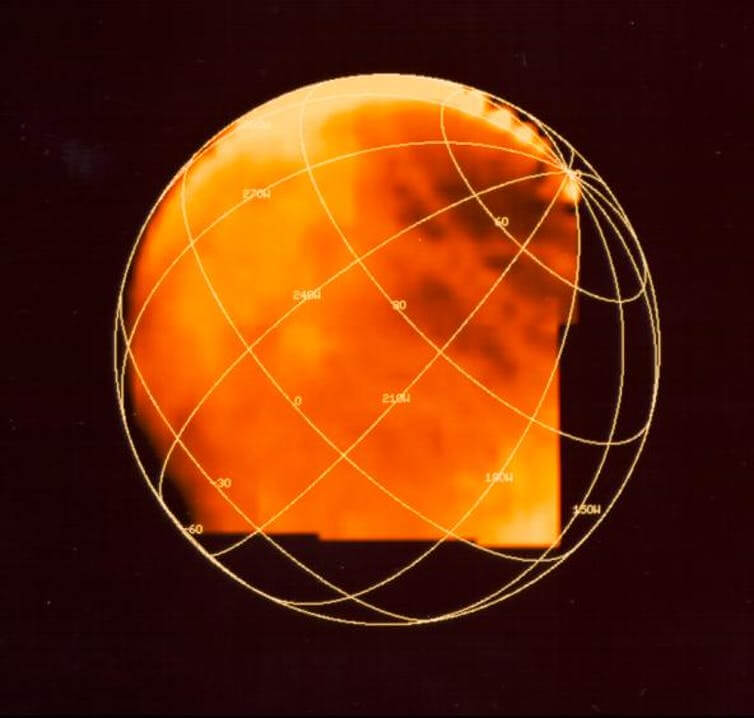 На Европе нашли поваренную соль. Что это означает для жизни возле Юпитера? Есть ли жизнь на Энцеладе? Фото.