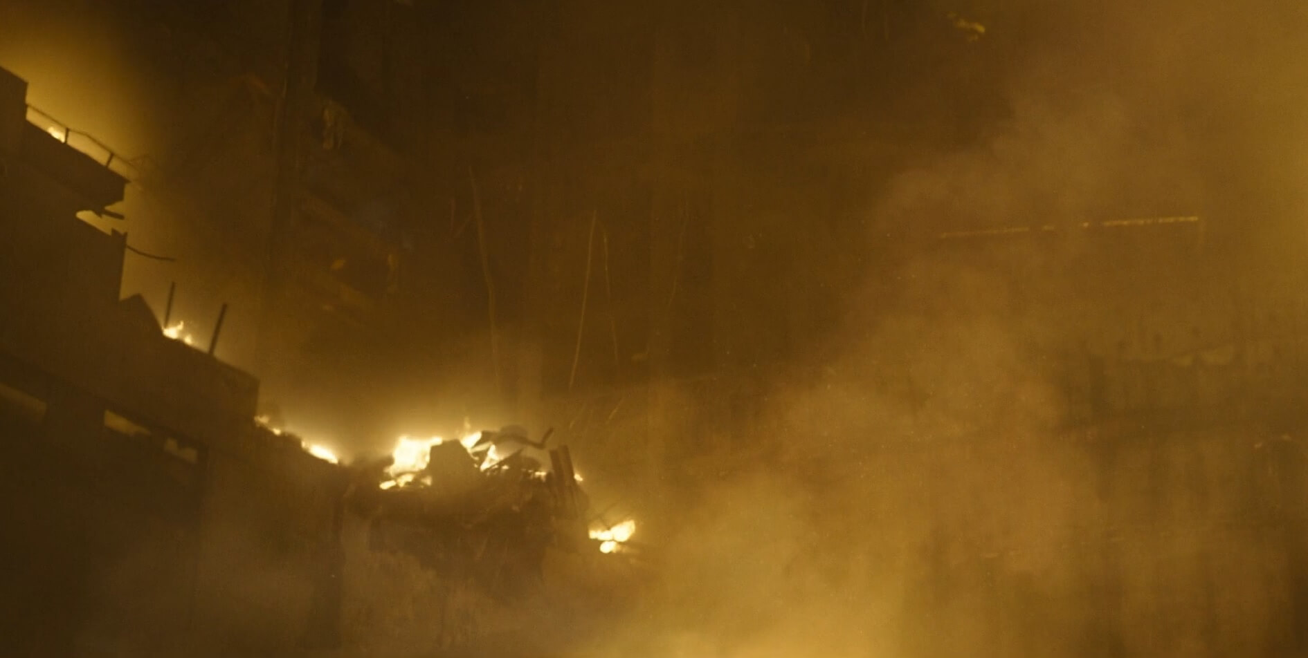 Пожар в 4-м энергоблоке. Пожар действительно был сильным. Фото.