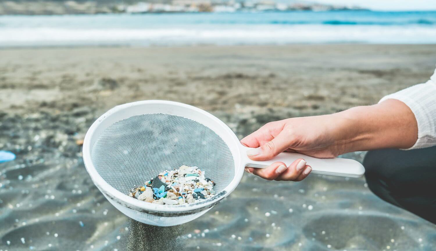 Сколько микроскопического пластика съедает человек за один год?. Фото.