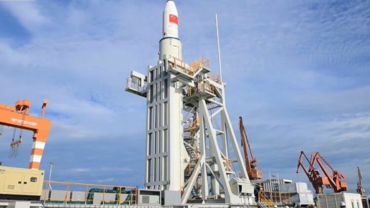 #видео | Китай впервые запустил ракету «Чанчжэн-11» с плавучей платформы. Фото.