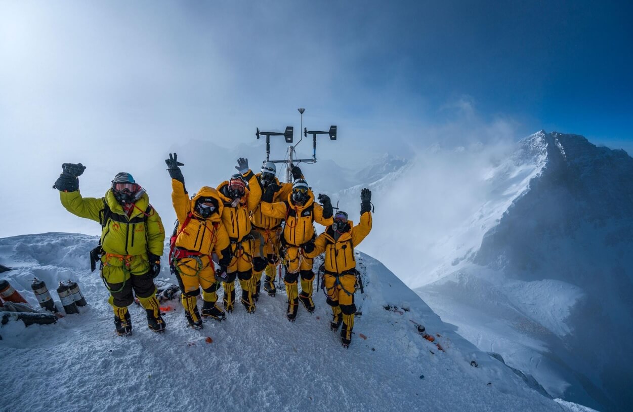 На Эвересте установили самую высокогорную метеостанцию в мире. Экспедиция на Эверест. Фото.
