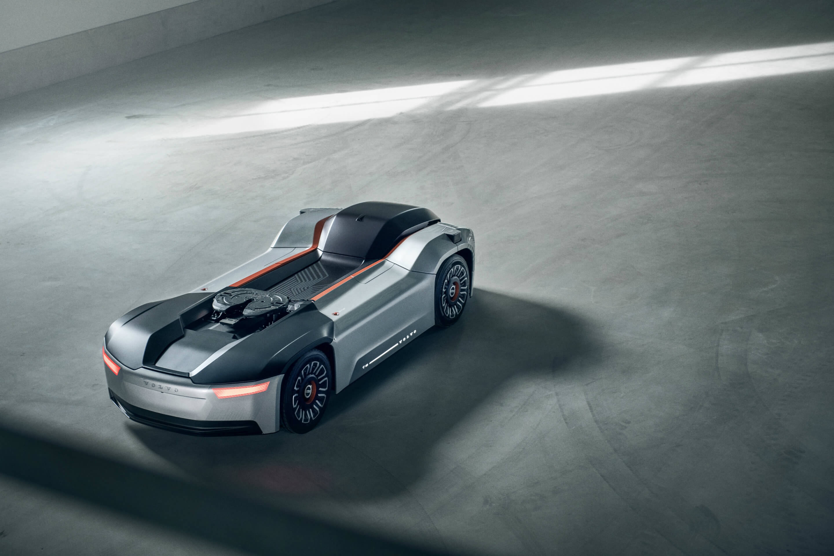 #видео | Беспилотный грузовик Volvo без кабины водителя получил первую работу. Грузовик Volvo Vera начал транспортировку грузов. Фото.