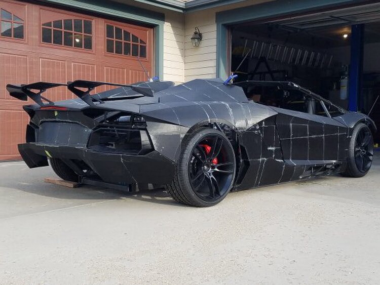 Американец у себя дома напечатал на 3D-принтере Lamborghini Aventador и на нем можно ездить.. Сколько это стоит?. Фото.