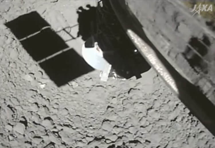 #видео | Японский космический аппарат собрал образцы грунта астероида. Что он там ищет? Фото.