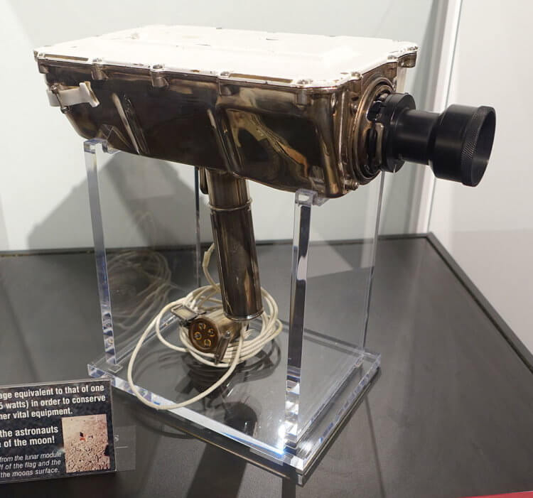 Оригинальные видеозаписи высадки «Аполлона-11» на Луну были проданы почти за 2 млн долларов. Какими камерами снимали высадку «Аполлона-11». Фото.