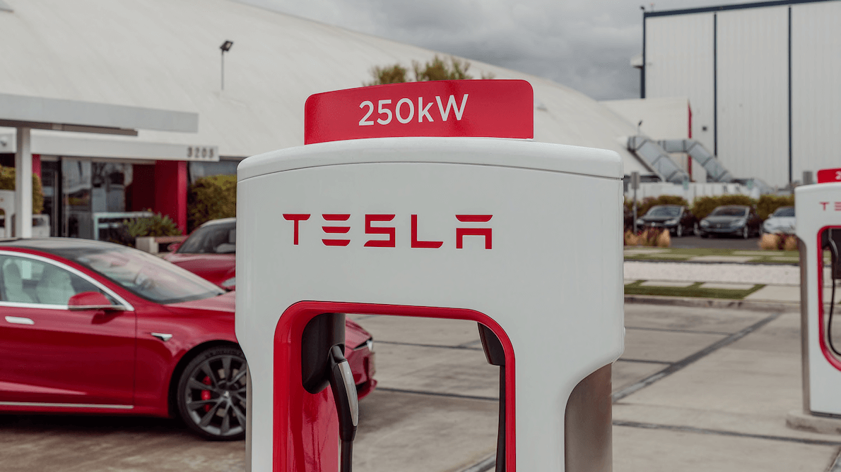 Мощная зарядка для Tesla. Фото.