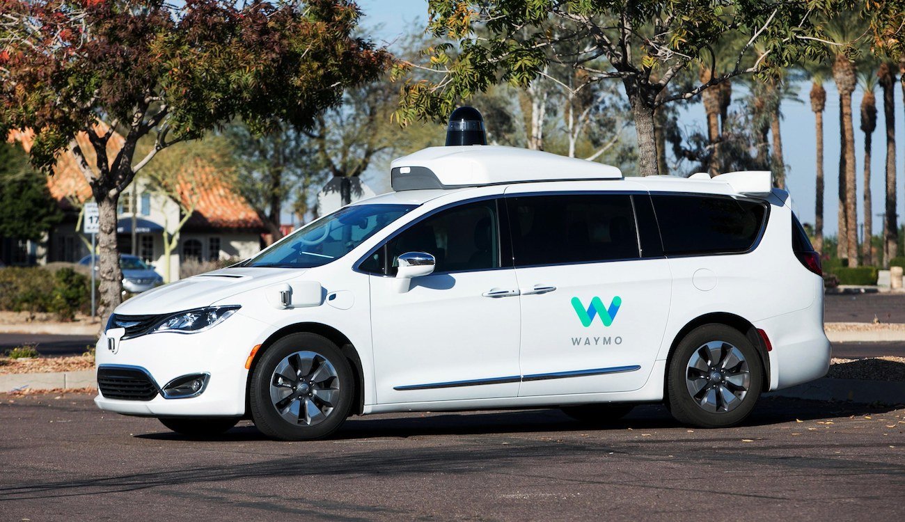 Беспилотные автомобили Waymo проехали более 16 миллиардов километров… но не по земле. Фото.