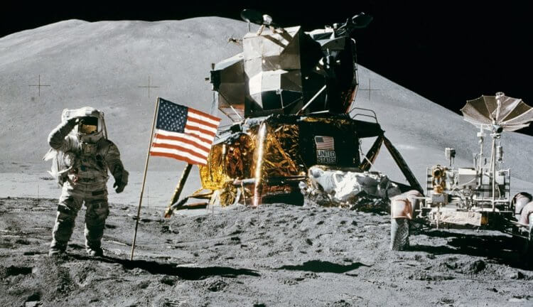 Компьютер, посадивший американцев на Луну, был в 25 миллионов раз слабее iPhone. Фото.