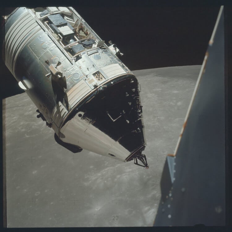 Последняя высадка людей на Луну. Стыковка посадочного модуля с командным. Фото.