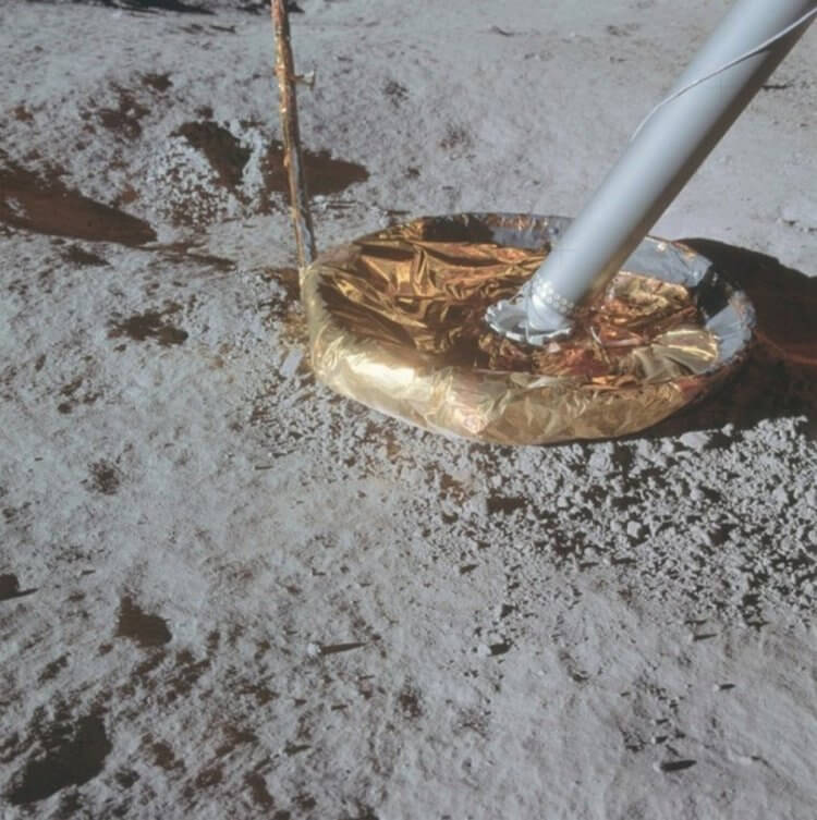 5 самых популярных мифов о первой высадке человека на Луну. Почему посадочный модуль не оставил кратера? Фото.