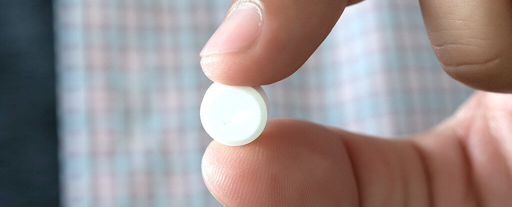 Ученые: Миллионы людей должны перестать принимать аспирин.. Чем опасен аспирин?. Фото.