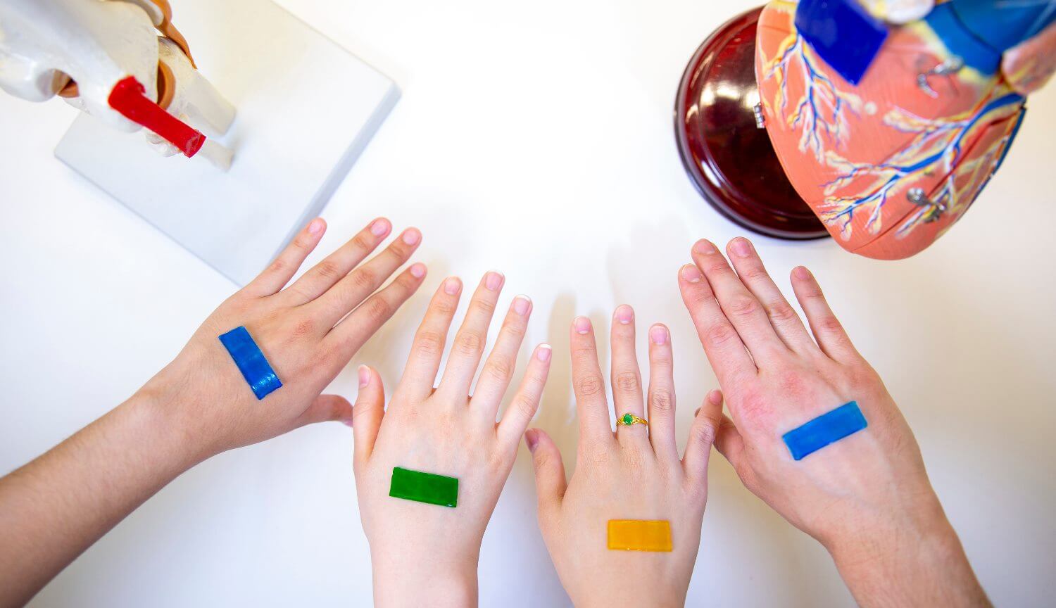 Новый пластырь обеспечивает быстрое заживление ран.. Фото.