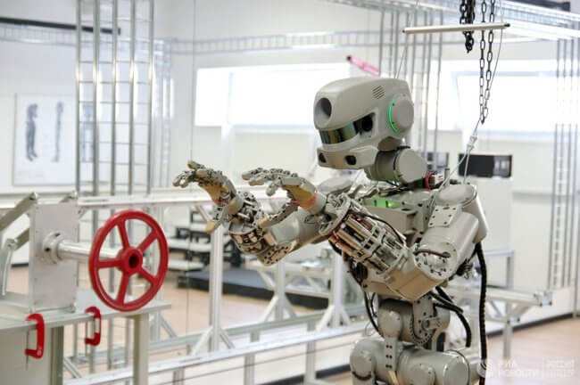 Роскосмос будет использовать роботов с искусственным интеллектом для исследования Луны. Фото.