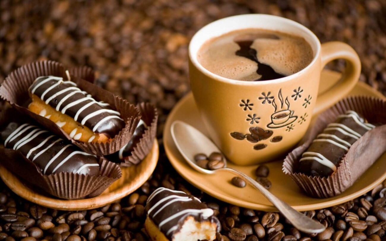 Ученые заявляют, что 25 чашек кофе в день не навредят вашему сердцу. Сколько кофе в день можно пить? Фото.