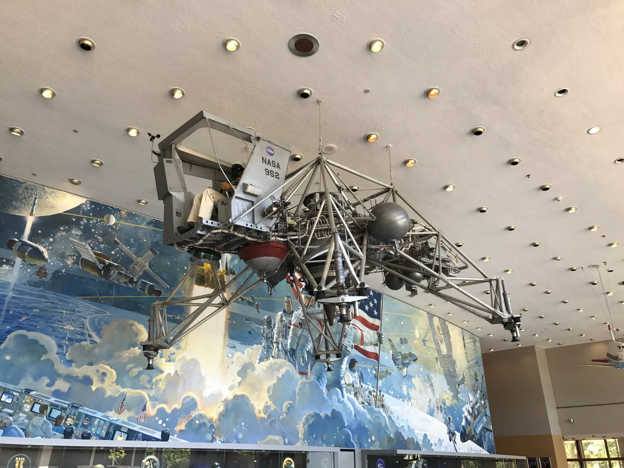 Что общего между американским тренажером для посадки на Луну и советским турболетом 1955 года.. Как Нил Армстронг чуть не погиб.. Фото.