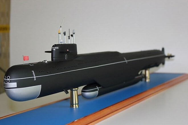 Трагедия на подводной лодке: как устроены БС-136 «Оренбург» и АС-12 «Лошарик». А вот сравнительные размеры «Оренбурга» и «Лошарика». Фото.