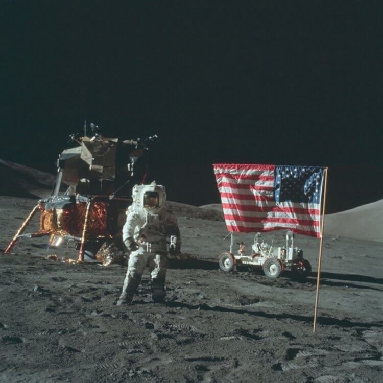5 самых популярных мифов о первой высадке человека на Луну. Почему на фотографиях не видно звезд? Фото.