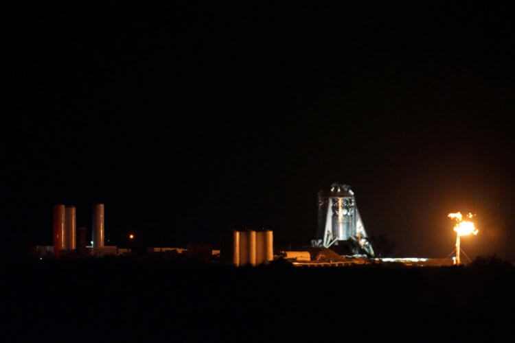 SpaceX провела успешные испытания прототипа космического корабля для полетов на Марс. Фото.