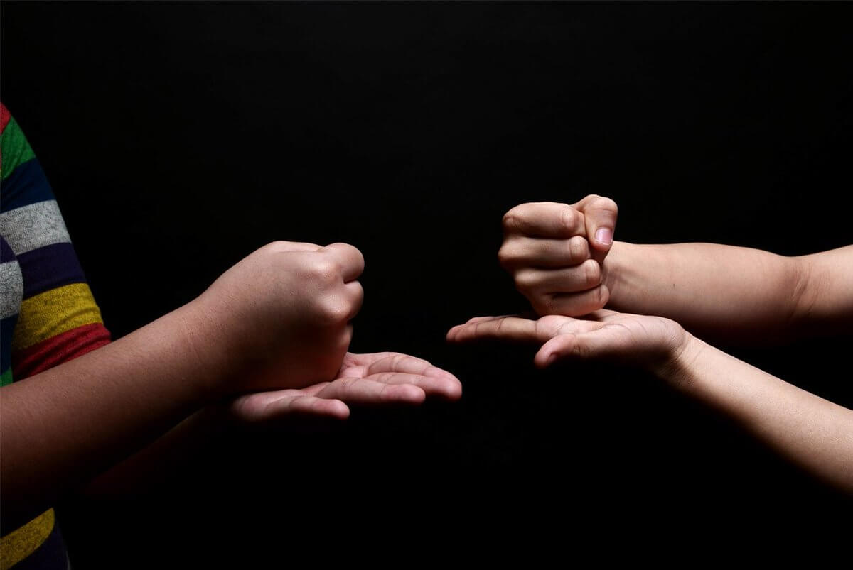 Как немые люди могут вновь обрести дар речи? Фото.